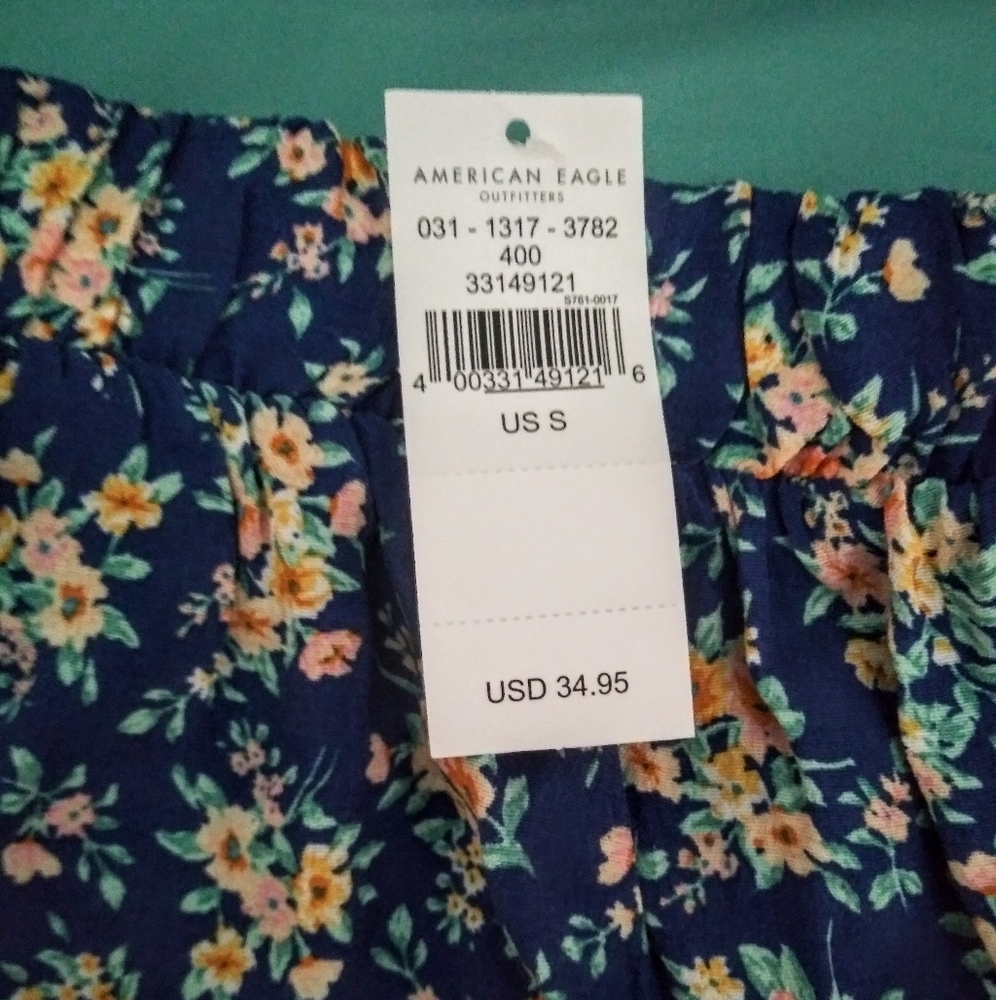 AE Ruffled Floral Shorts - Picture 2 of 6